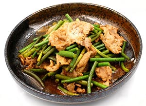 牛肉とニンニクの芽の甘辛炒